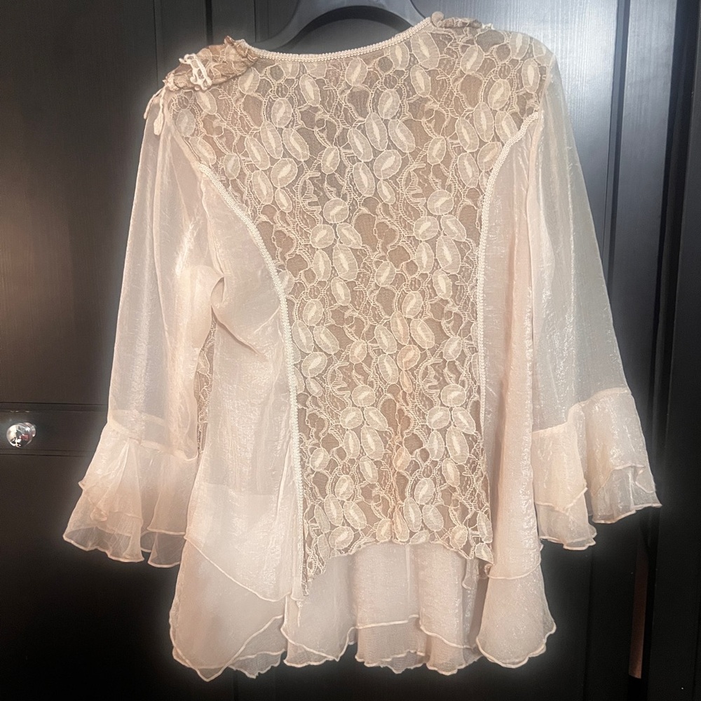 Elegant Cream Lace Women Top - Picture 3 of 16